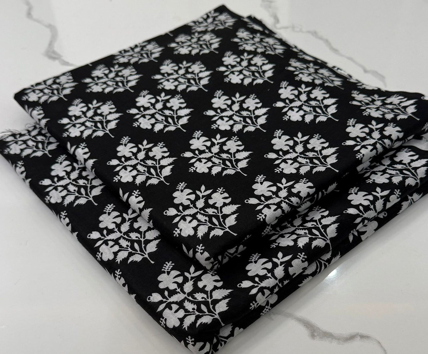 Black Nd White Lawn 2pc Unstiched