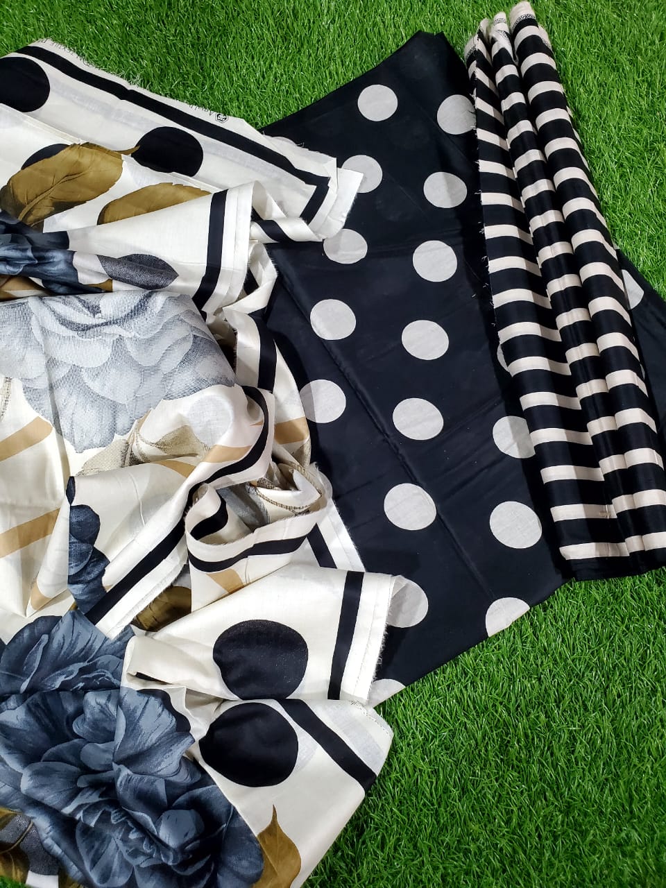 Polka Dots Lawn Digital Printed 3pc Unstiched