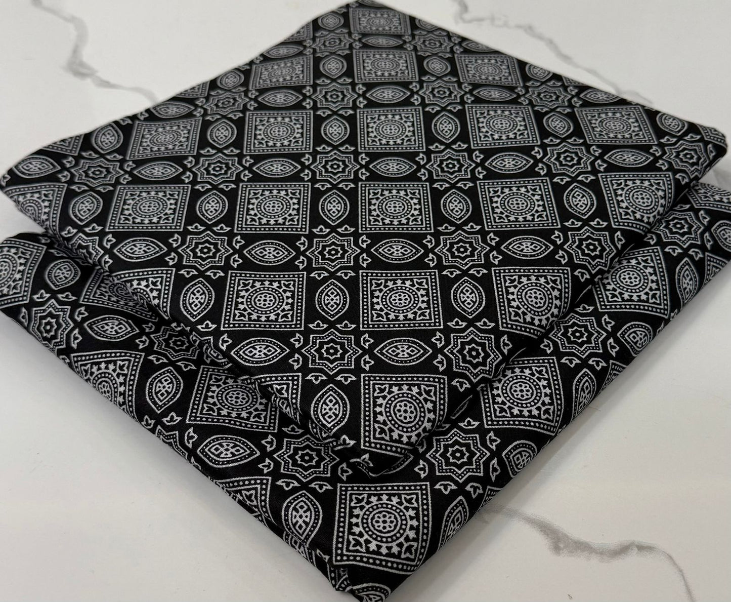 Black Nd White Lawn 2pc Unstiched