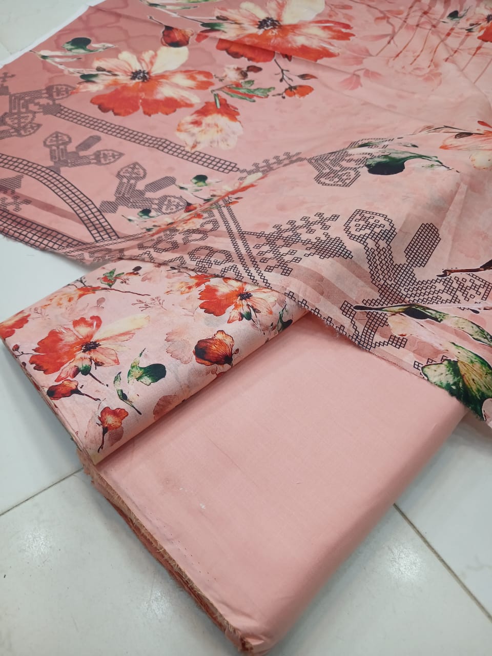 Al-Karam Lawn Digital Printed 3pc Unstiched
