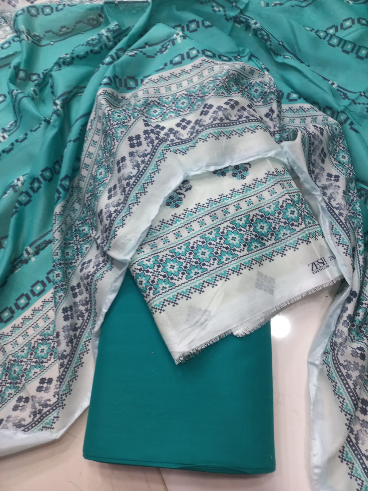 Zeesh Digital Printed Lawn 3pc Unstiched ZEESH TEXTILE 2026 Latest Collection