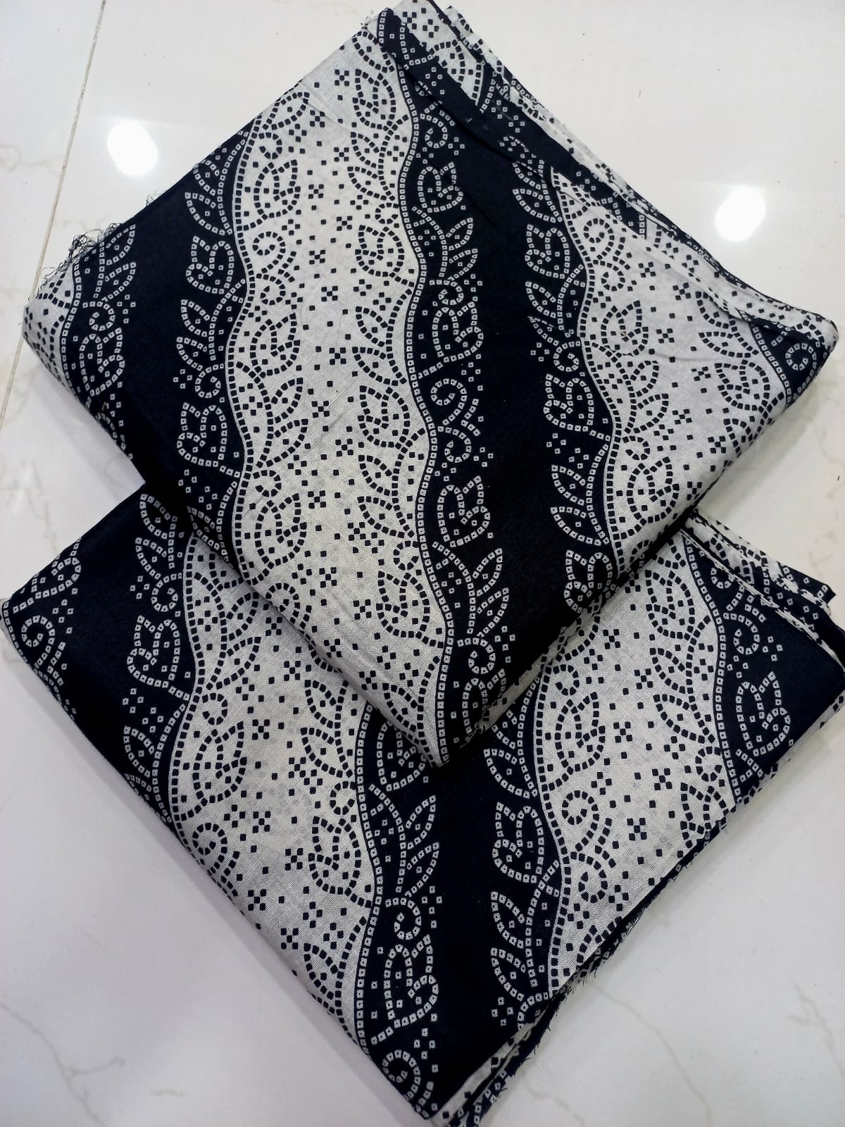 Black Nd White Lawn 2pc Unstiched