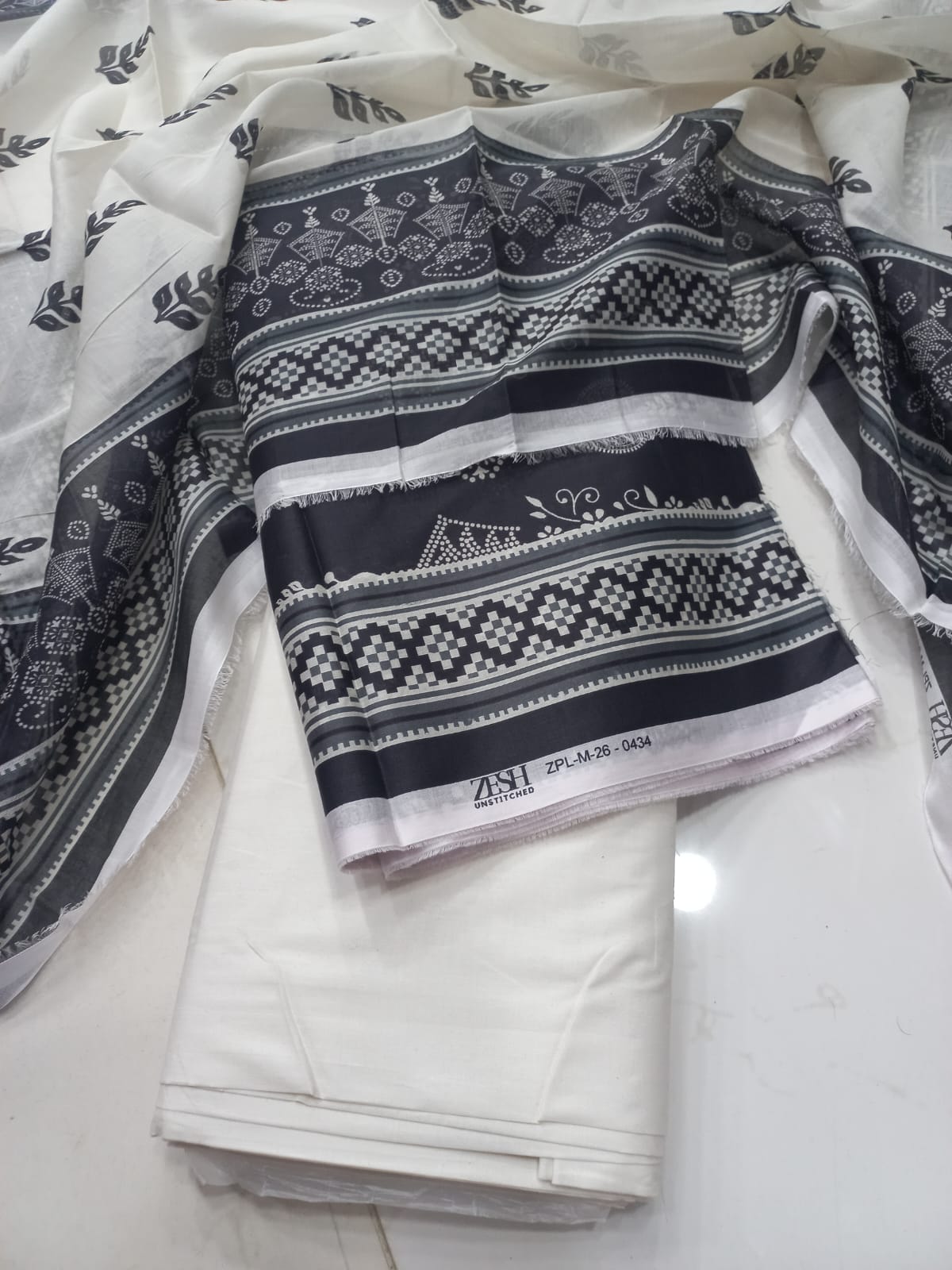Zeesh Digital Printed Lawn 3pc Unstiched ZEESH TEXTILE 2026 Latest Collection