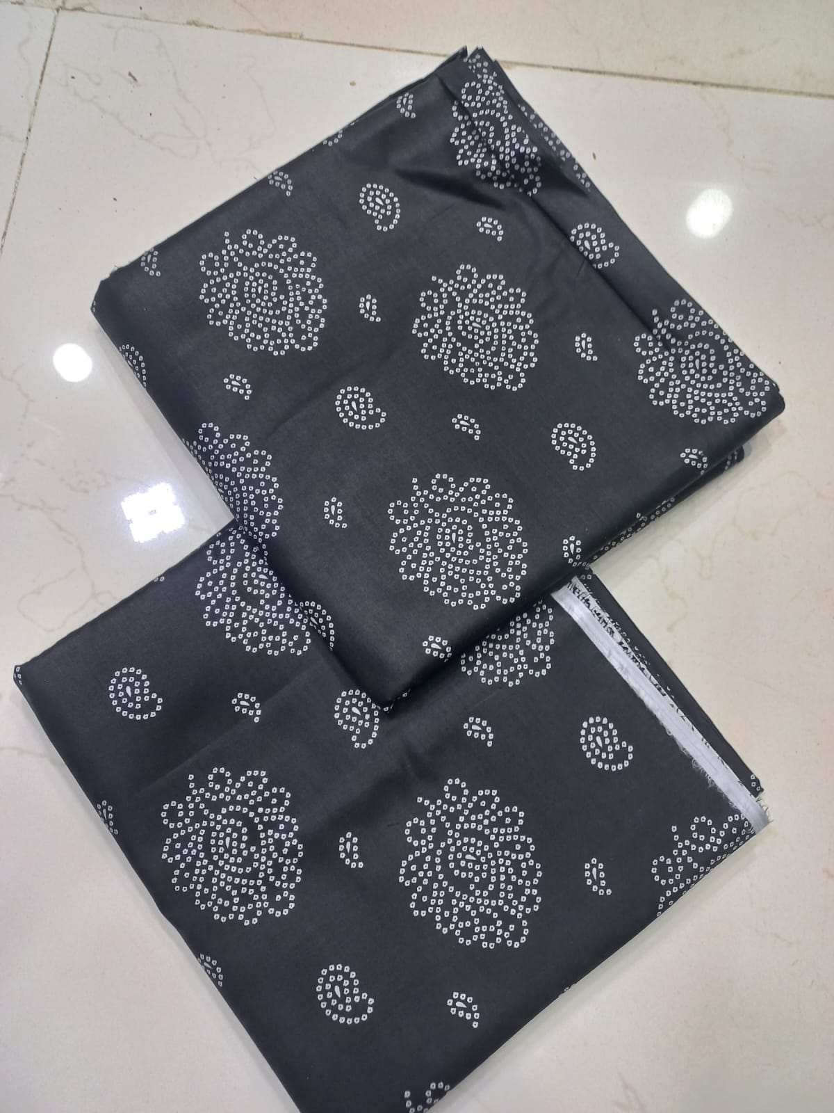 Black Nd White Lawn 2pc Unstiched