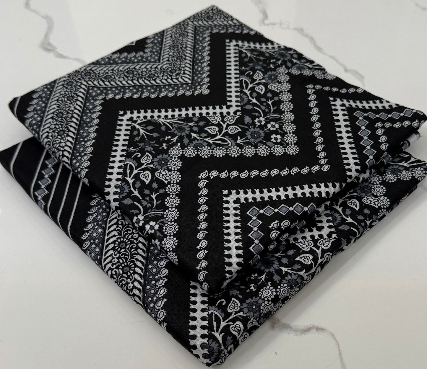Black Nd White Lawn 2pc Unstiched