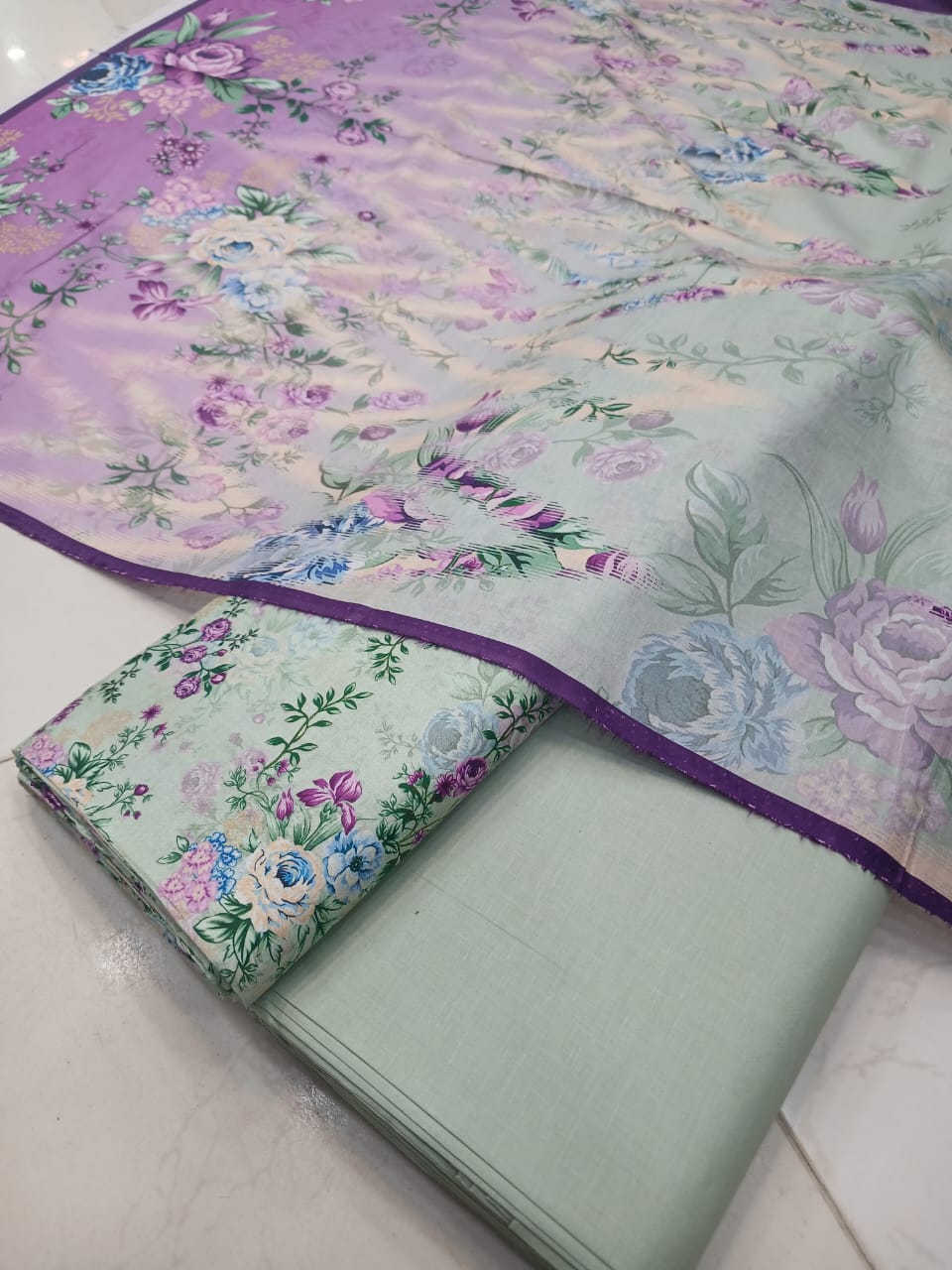 Al-Karam Lawn Digital Printed 3pc Unstiched