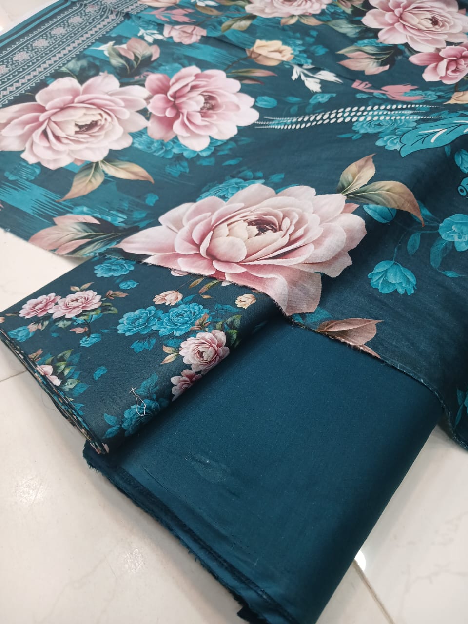 Al-Karam Lawn Digital Printed 3pc Unstiched