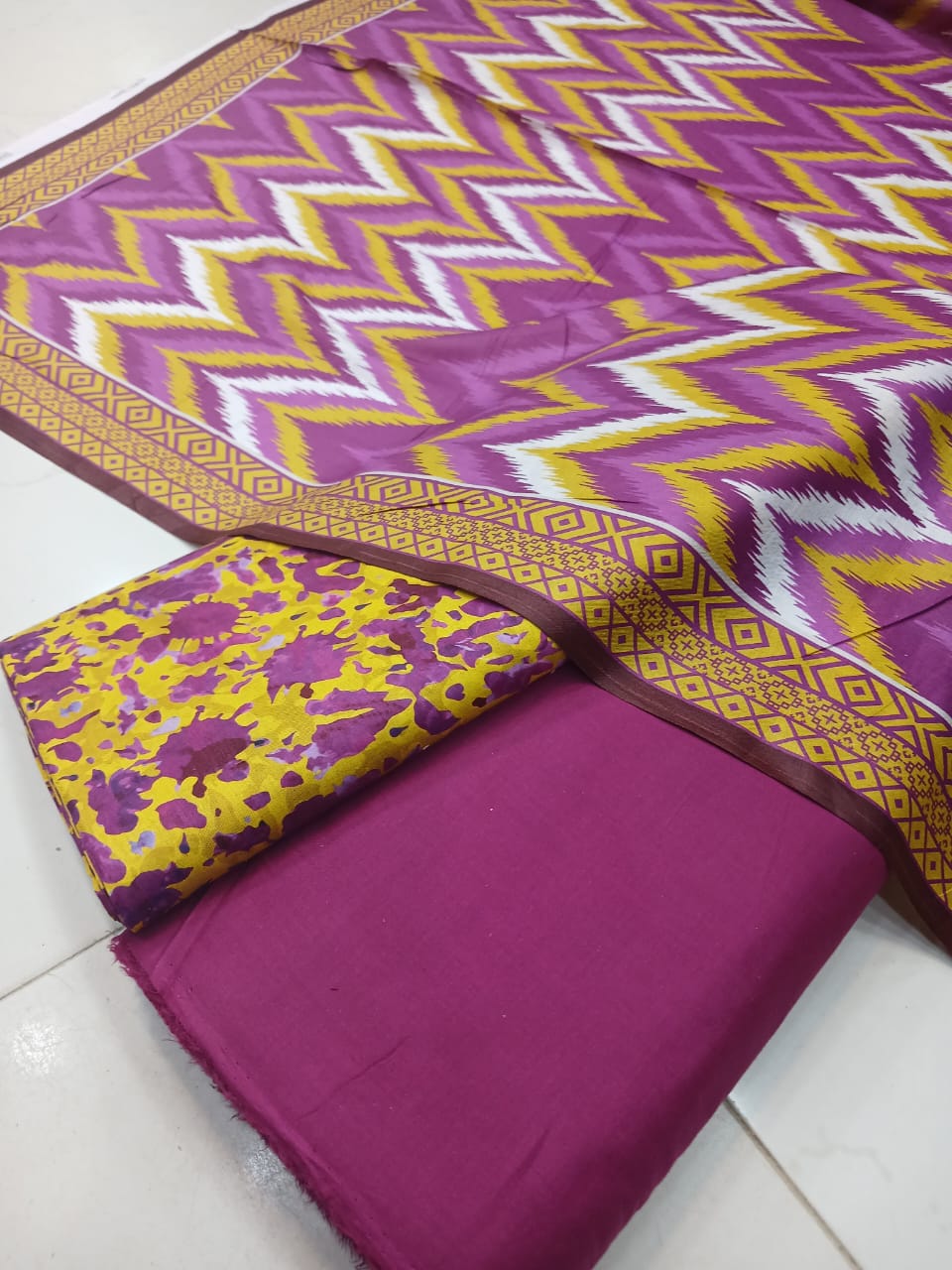 Al-Karam Lawn Digital Printed 3pc Unstiched