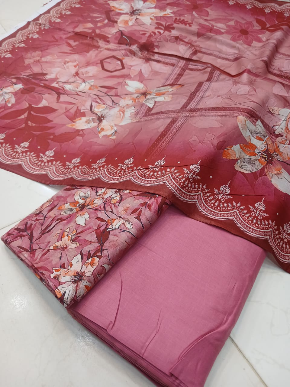Al-Karam Lawn Digital Printed 3pc Unstiched