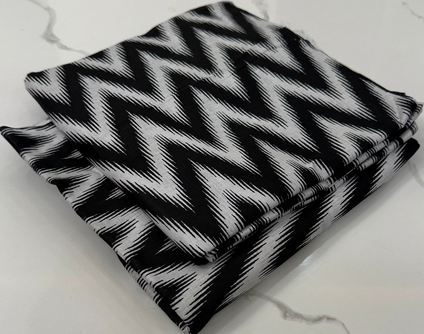 Black Nd White Lawn 2pc Unstiched