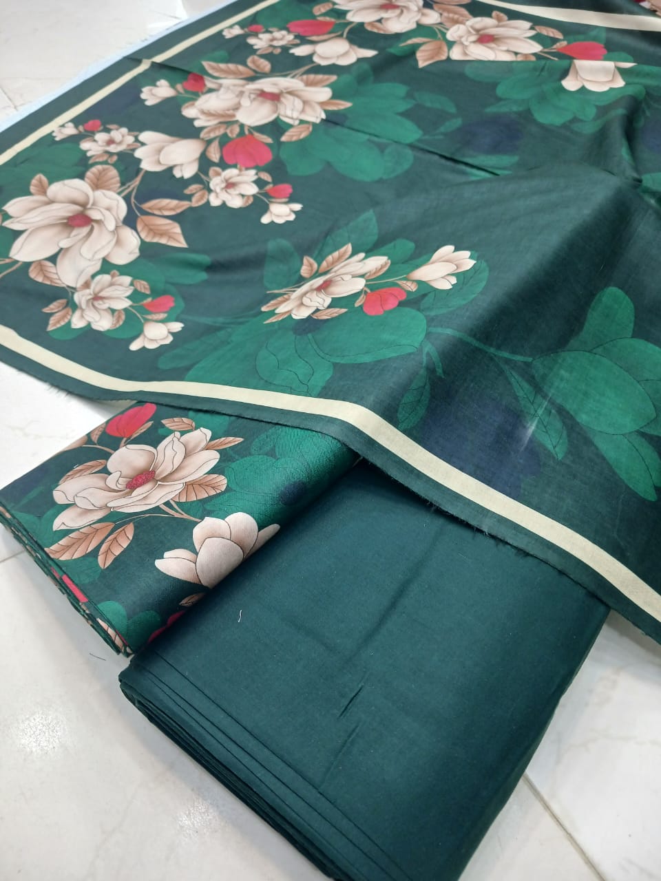 Al-Karam Lawn Digital Printed 3pc Unstiched
